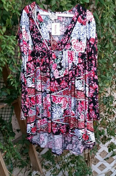 Gorgeous Tunic‎ - Picture 1 of 4
